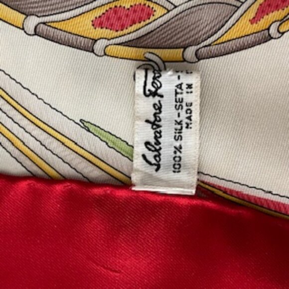 Vintage Ferragamo100 % Silk Scarf Made in Italy - Picture 4 of 4